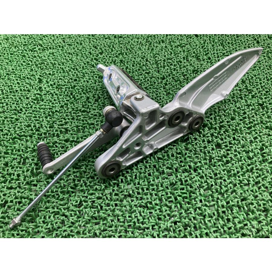 GSX1400 ステップ 左 42F スズキ 純正 バイク 部品 GY71A メイン