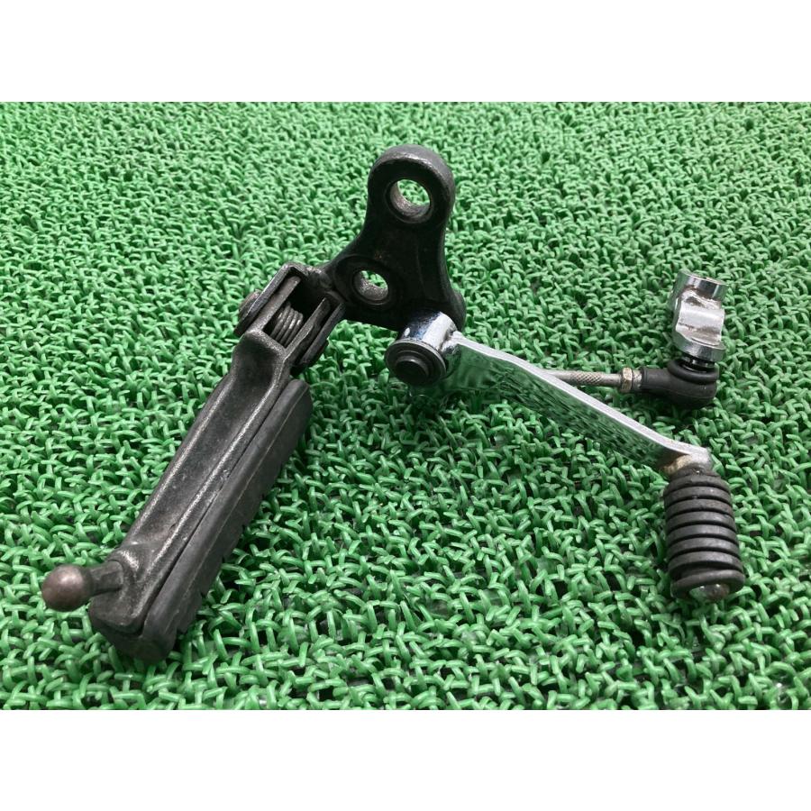 SR400 バックステップ 左 ヤマハ 純正 中古 バイク 部品 1JR シフトロッド シフトペダル ペグ 修復素材やペイント素材に 品薄 Tb YAMAHA（ヤマハ） SR400 バックステップ 左 純正 中古 バイク 部品 1JR