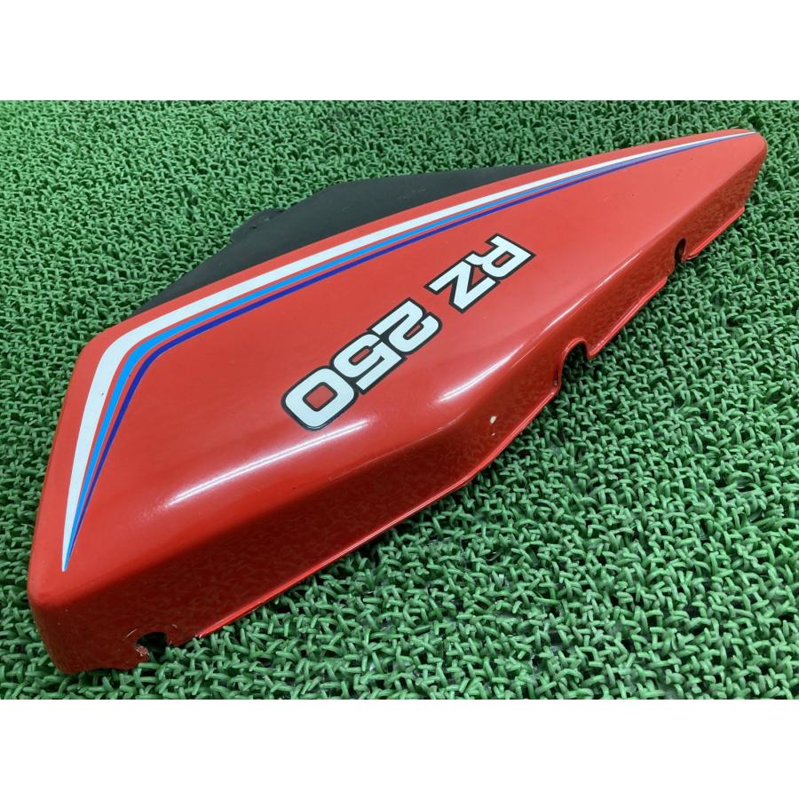RZ250 サイドカバー 右 赤 4L0 ヤマハ 純正 中古 バイク 部品 4L3 当時物 YSPカラー チャピィレッド 割れ欠け無し 車検 Genuine uD YAMAHA（ヤマハ） RZ250 サイドカバー 右 赤 4L0 純正 中古 バイク