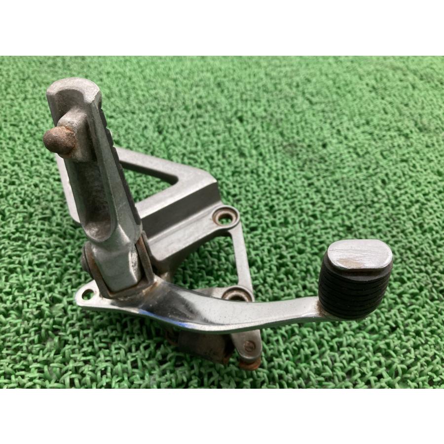 バリオス ステップ 右 35011-1581 カワサキ 純正 中古 バイク 部品 ZR250A BALIUS ブレーキペダル ペグ 修復素材に 車検 Genuine sEの画像