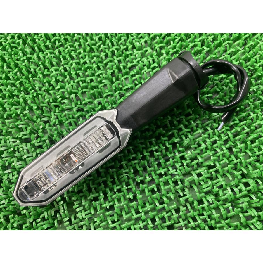 カワサキ（Kawasaki） Z900RS ウインカー 右前/左後 VC26-004 純正