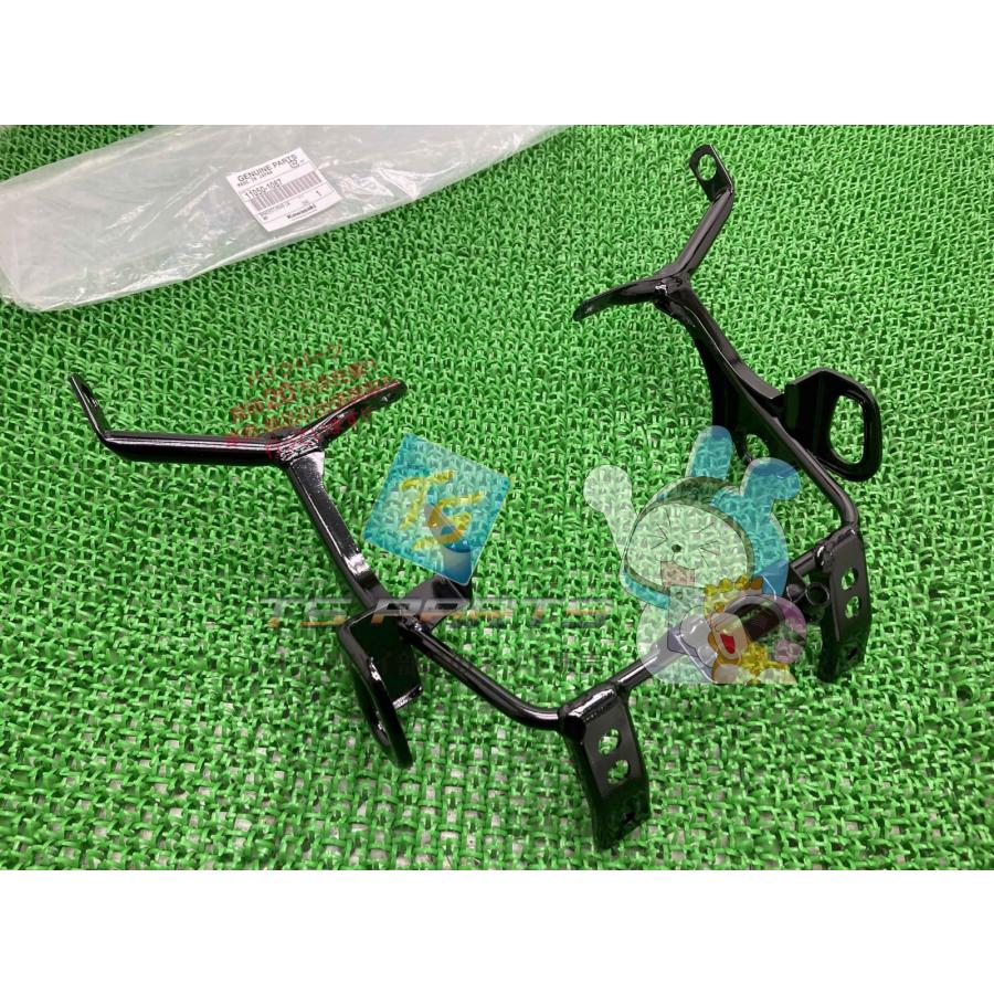 美品 カワサキ ZRX1200R ヘッドライト ステー リム Kawasaki カワサキ（Kawasaki） ZRX1200R ヘッドライトステー 在庫有 即納 純正