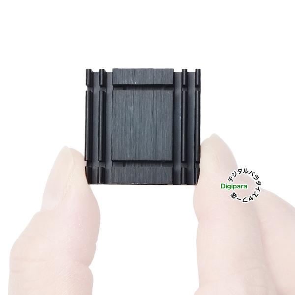 ヒートシンク 28mmx28mmx6mm 熱伝導両面テープ付き 電子部品の