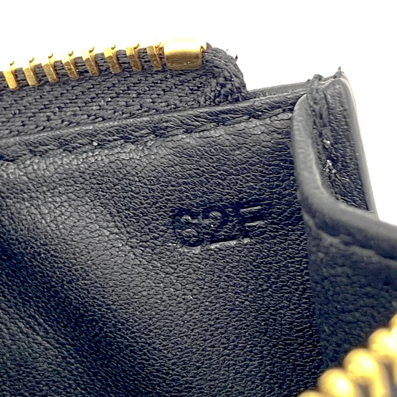 PRADA ☆ほぼ美品☆PRADA プラダ スタッズフラグメントケース 1MC086 