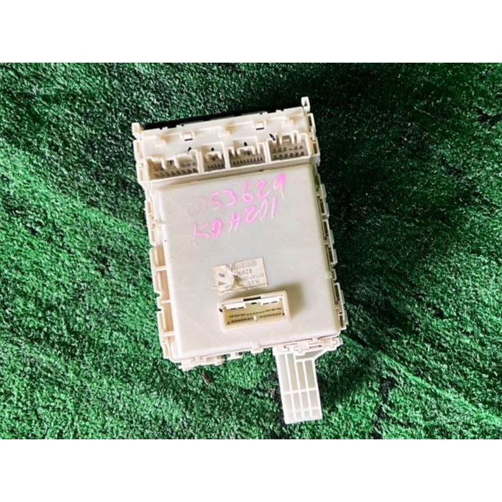 トキ　2点 H22年 200系 ハイエース DX ジャンクションブロック ヒューズボックス