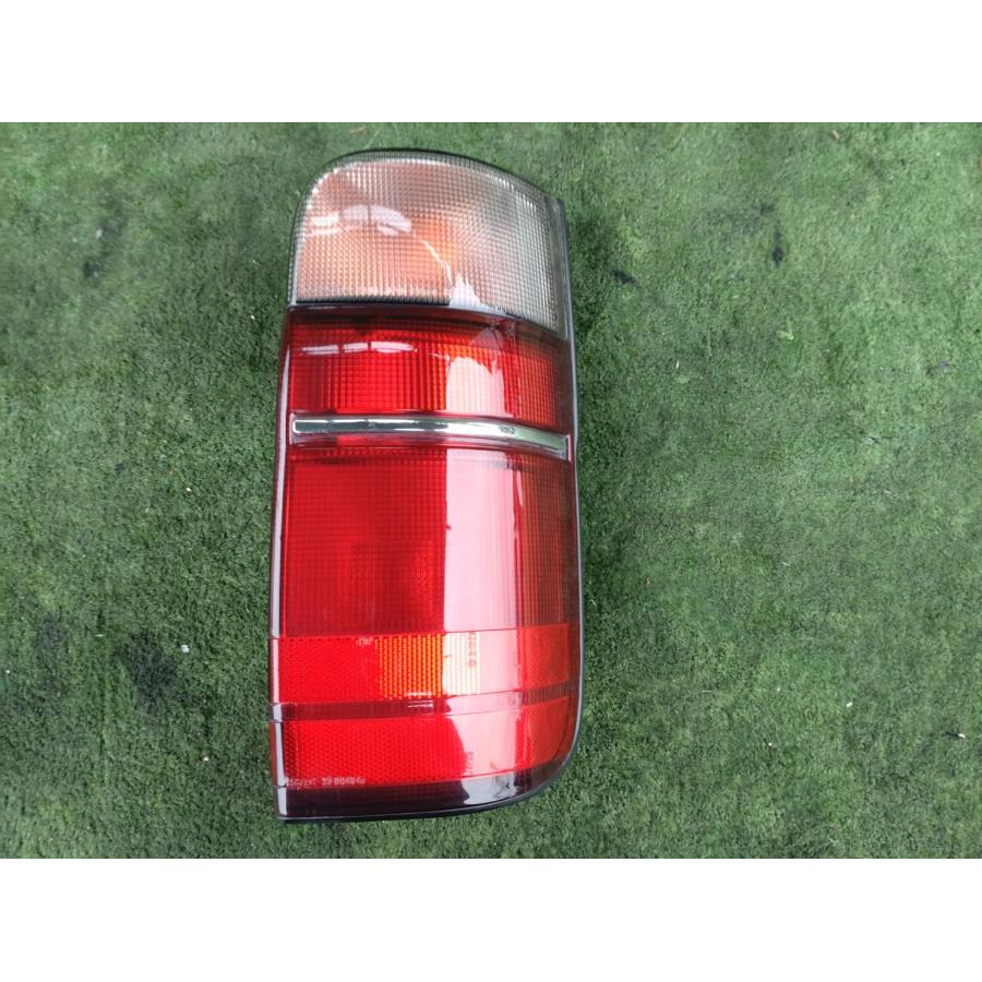 H6年 100系 中期 ハイエース ワゴン 純正 右テールランプ 81550-26100
