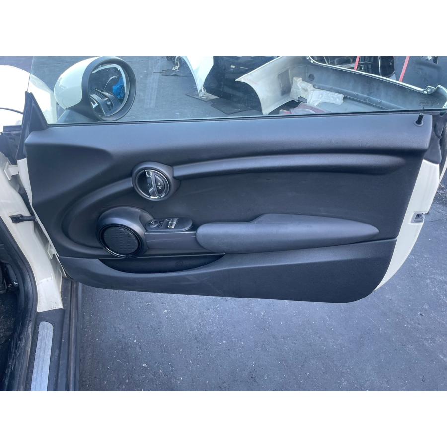 H27年 DBA-XM12 F56 BMW MINI/ミニ 右ドア用内張 PWスイッチ付 中古品