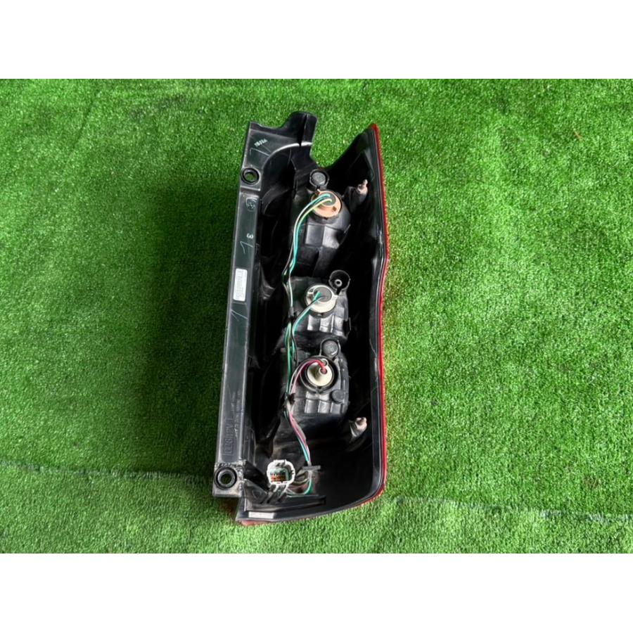 H25年 E26 NV350 キャラバン 左テールランプ ICHIKOH T008 中古品 即決