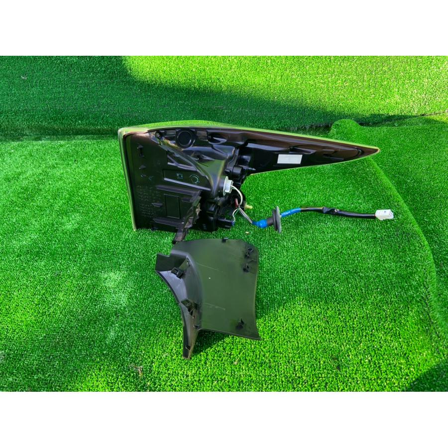 H28年 50 プリウス 左テールランプ 上側 中古品 即決 6056082 251231 M 