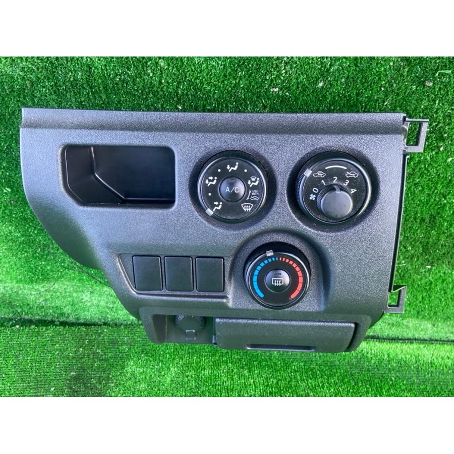 H29年 200 ハイエース DX エアコンパネル 中古品 即決 0230440 260321