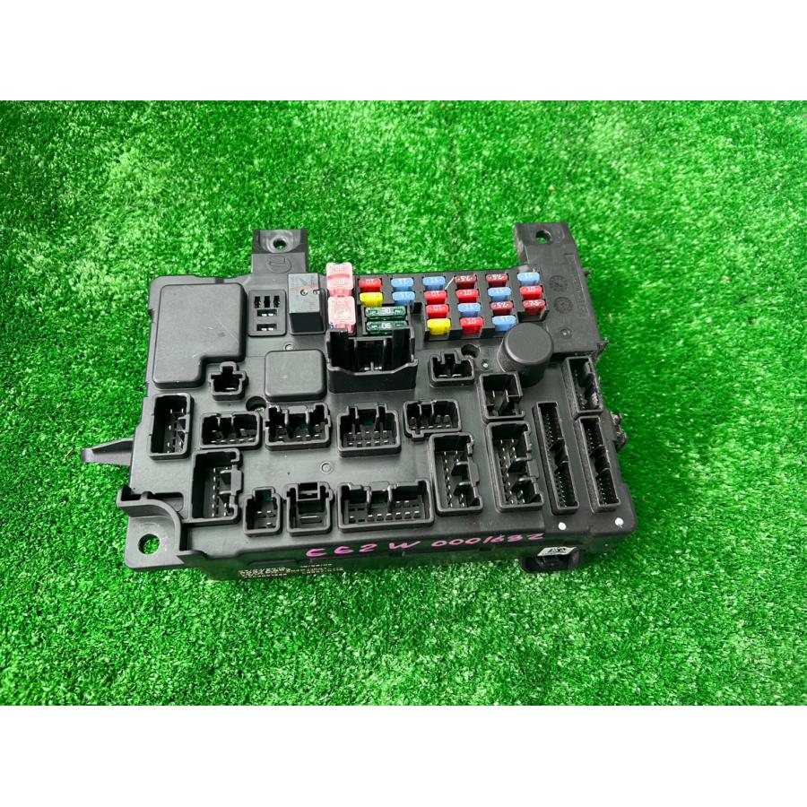 アウトランダー　GG2W バラスト　8301C463 H25年 GG2W アウトランダー PHEV ヒューズボックス 中古品 即決