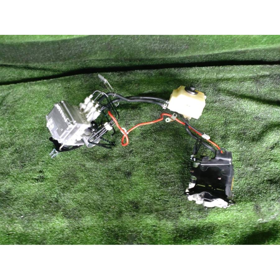 H26年 80系ヴォクシー(ZWR80) HV ABSアクチュエーター 47270-47030