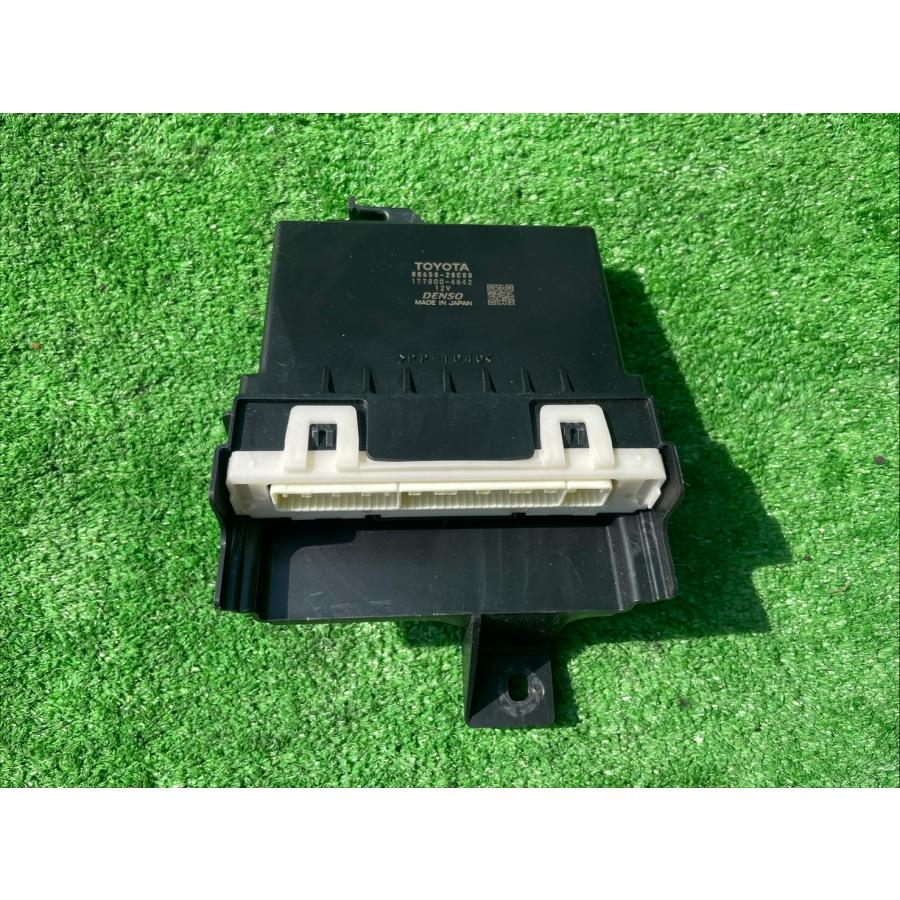H28年 ZWR80 ヴォクシー HV エアコンコンピューター エアコンアンプ