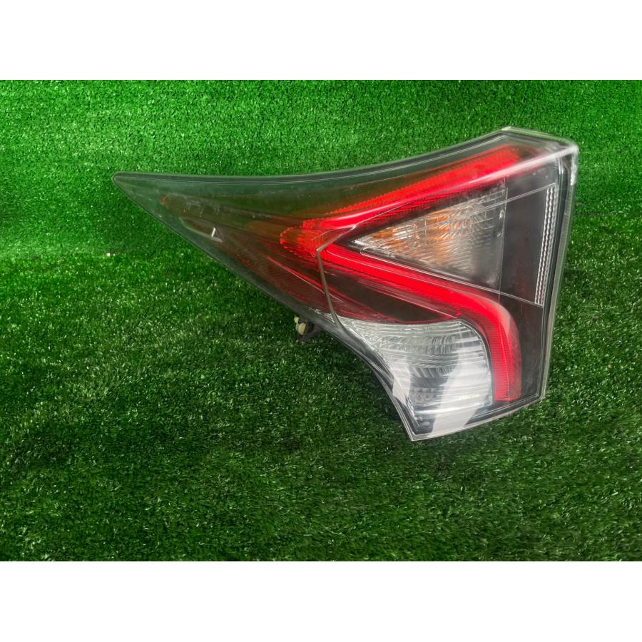 H28年 ZVW50 プリウス 左テールランプ 上側 ICHIKOH:47-77,47-87 81560