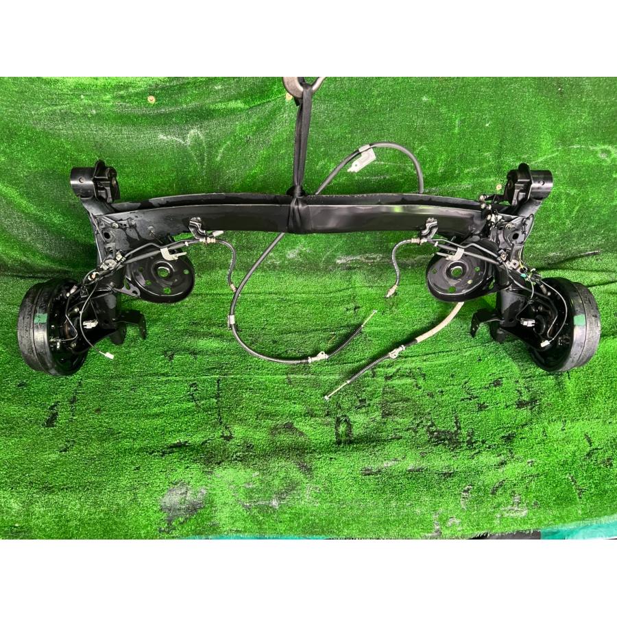 リアアクスルビーム zrr80w 80ノア　80VOXY 極低車限定仕様 H27年 80 ノア ZRR80 リアアクスルビーム 中古品 即決 0100846 251123