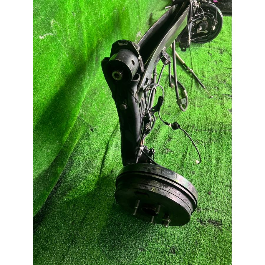 H27年 80 ノア ZRR80 リアアクスルビーム 中古品 即決 0100846 251123