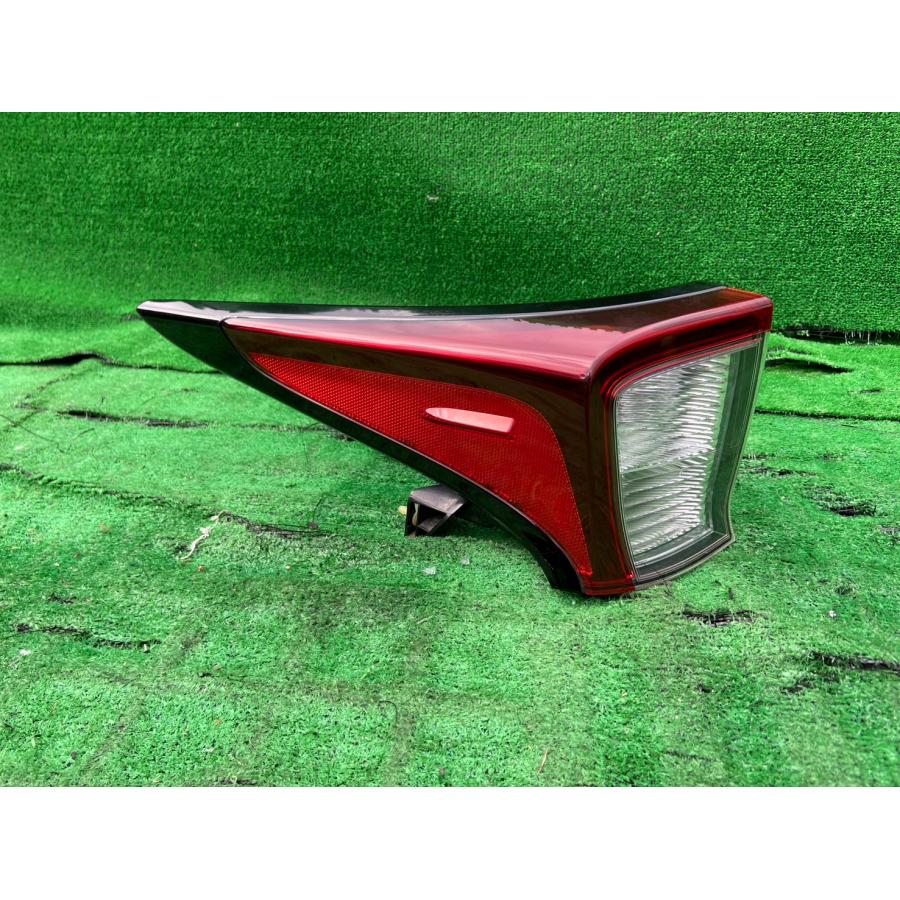 R3年 ZVW50 51 プリウス 左テールランプ 上側 81560-47472 中古品 即決