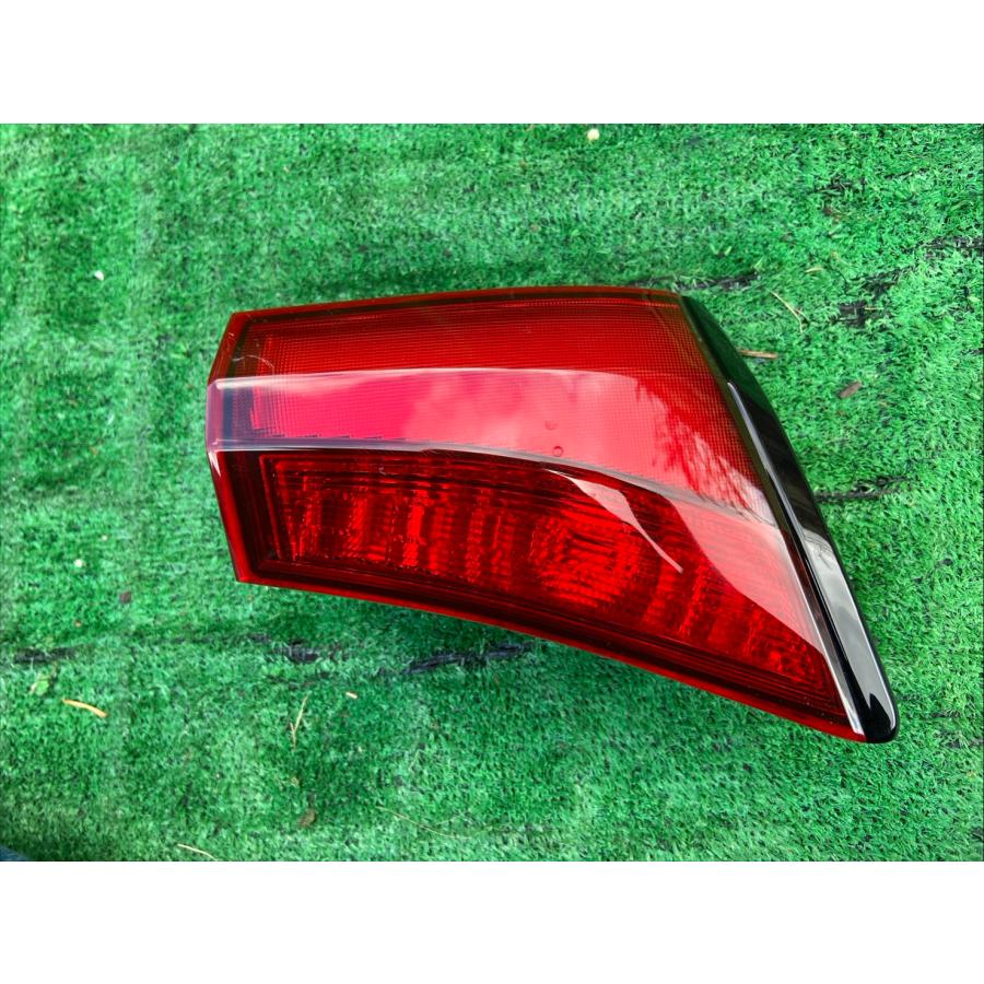 ZVW50プリウステールレンズ右側中古品 R3年 ZVW50 51 プリウス 右テールランプ 下側 81480-47020 中古品 即決