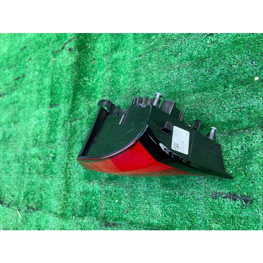 R3年 ZVW50 51 プリウス 右テールランプ 下側 81480-47020 中古品 即決