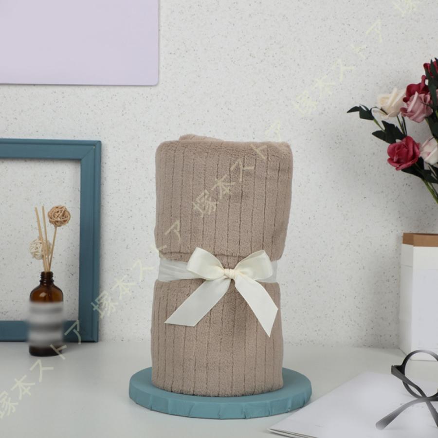 毛布 シングル マイクロファイバー フランネル ブランケット もうふ 暖かい 毛布 冬 柔らかい 肌触り 洗える 昼寝 ソファーベッド用 プレゼント ライトグレー |  | 09