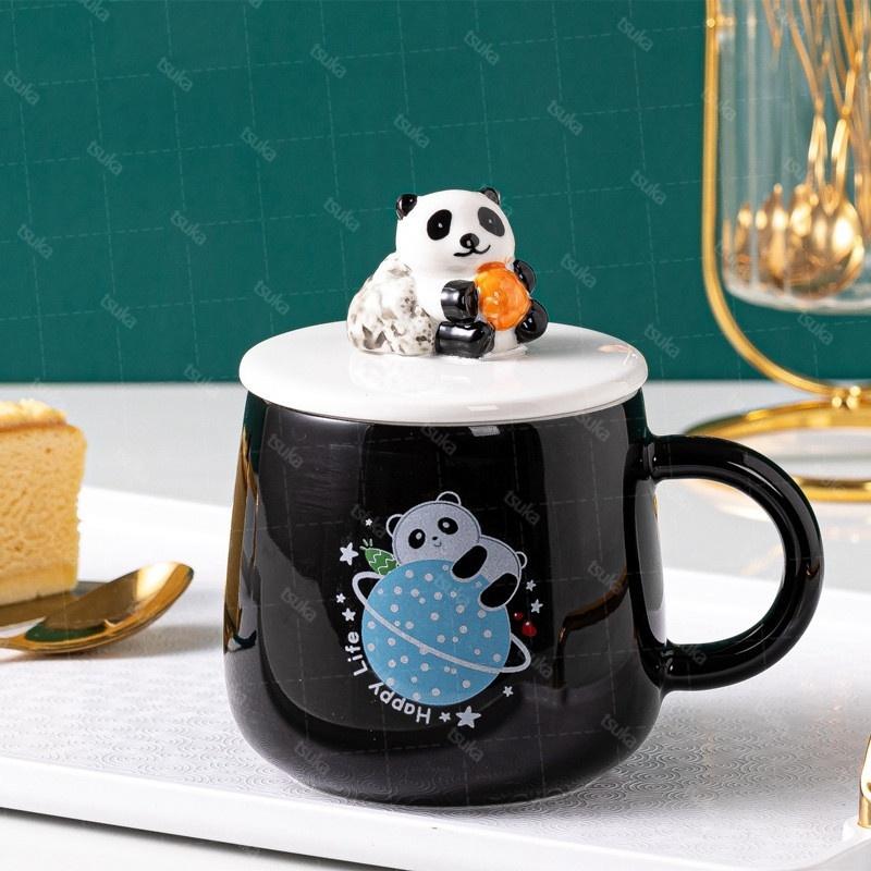 愛らしいパンダをモチーフにした蓋付きの陶磁器製キャニスター　クッキージャー マグカップ 蓋付き 可愛いパンダ かわいい おしゃれ 陶器製 お洒落 大