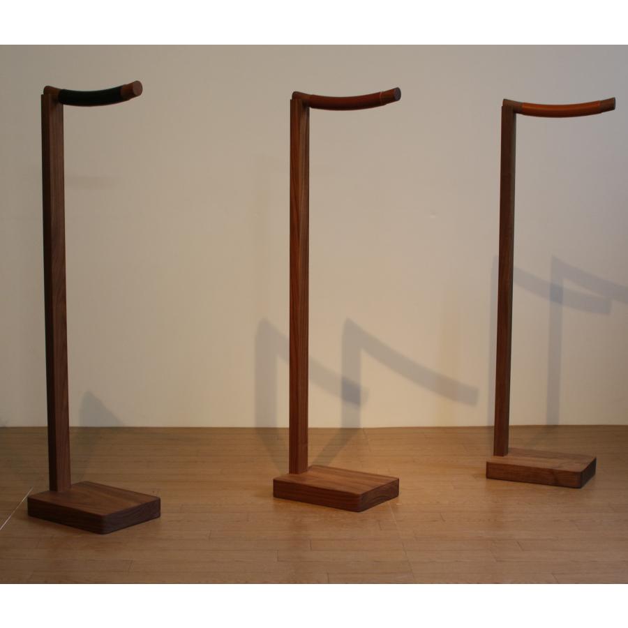 カナデモノ　ウォルナット材　木製 スリム ハンガーラック ウォルナット材 木製 スリム ハンガーラック – KANADEMONO