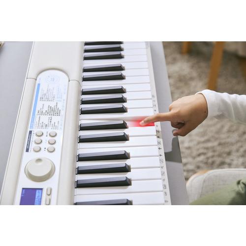 カシオ計算機 LK-540WE 光ナビゲーションキーボード 200曲内蔵 61鍵