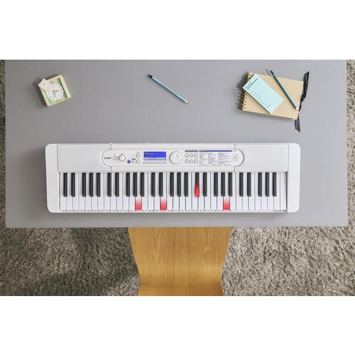 カシオ計算機 LK-540WE 光ナビゲーションキーボード 200曲内蔵 61鍵