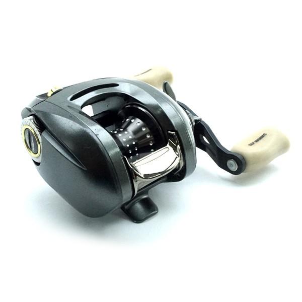 ダイワ スティーズ 103H SLPWORKSハンドル、ノブ付き/G335M 美品