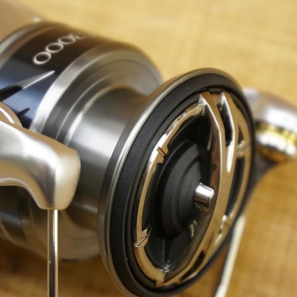 シマノ 15ストラディック C3000/M001M スピニングリール 未使用品 : 釣