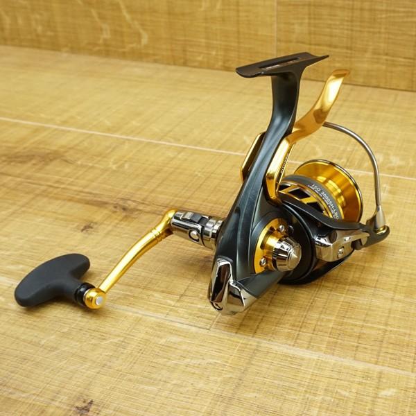 美品　Daiwa TOURNAMENT ISO 3000LBD スピニングリール ダイワ 18トーナメントISO 3000SH-LBD/P081M 未使用品 スピニング