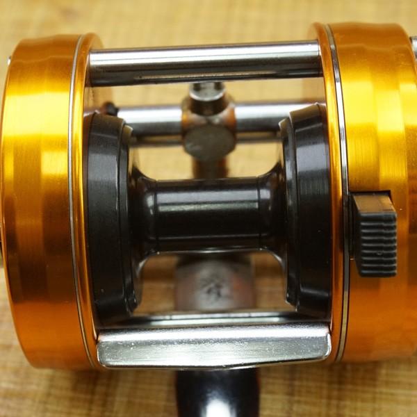アブガルシア アンバサダー2500C サンセットオレンジ/Q070M アブガルシア アンバサダー2500C サンセットオレンジ/Q070M
