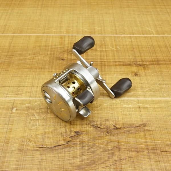 シマノ 03カルカッタコンクエスト 200DC/R385M 美品 ベイト シマノ 03カルカッタコンクエスト 200DC/R385M 美品 ベイト