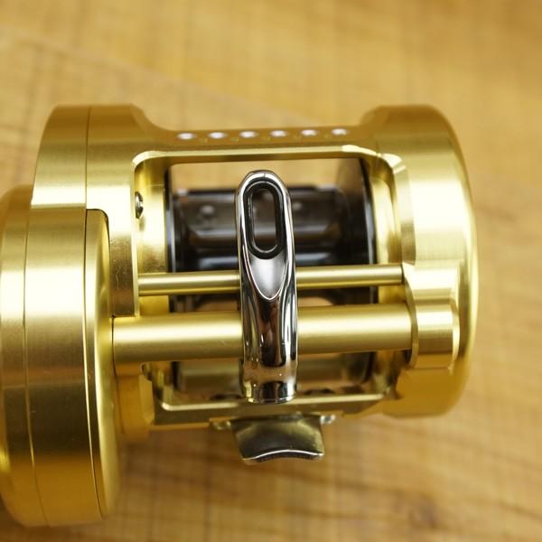 シマノ 18カルカッタコンクエスト 400/ W001M 極上美品 SHIMANO ベイト