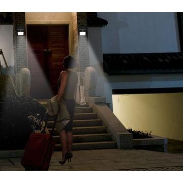 訳あり 新品4個セット 光センサー 人感センサーライト 防水LED ソーラーライト 取付簡単 配線不要 省エネ 屋外 防犯ライト 電気代ゼロ ブラック |  | 01