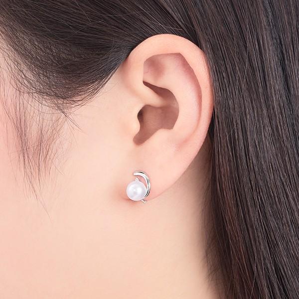 プラチナアコヤ真珠イヤリング（6.5mm） 