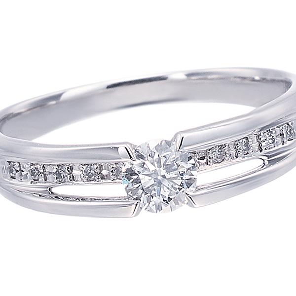 ジュエリーツツミ プラチナ鑑定書付ダイヤモンドリング（0.3カラット