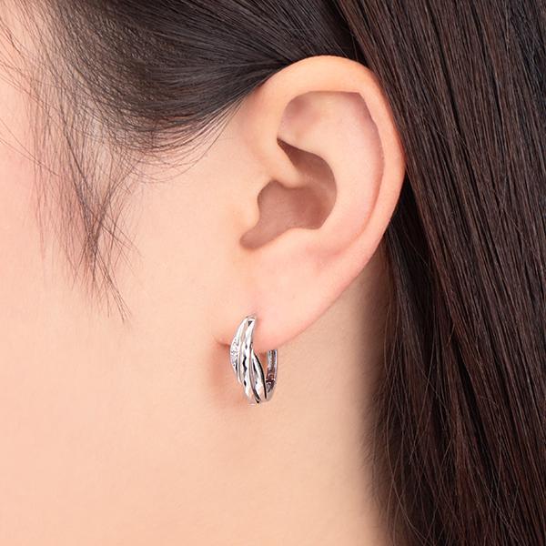 ジュエリーツツミ　K10ホワイトゴールドダイヤモンドピアス ジュエリーツツミ K10ホワイトゴールドダイヤモンドピアス