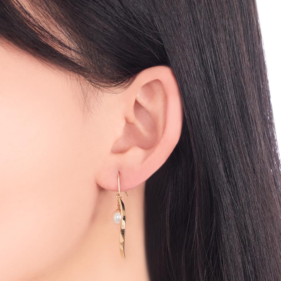 K10イエローゴールド淡水パールピアス（5.5mm）の画像