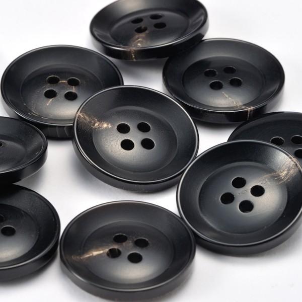 水牛ボタンK-250 COLOR.8 黒,白い斑点,筋 30mm  コートボタンの取替 老舗テーラー御用達スーツボタン専門店の高級ボタン |  | 01
