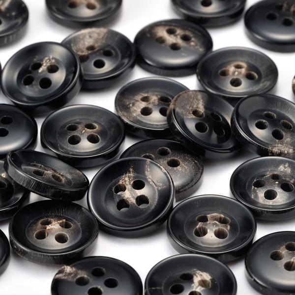 水牛ボタンK-250 COLOR.8 黒,白い斑点,筋 15mm紳士服スーツジャケットの袖口・袖ボタン 老舗テーラー御用達スーツボタン専門店の高級ボタン |  | 01
