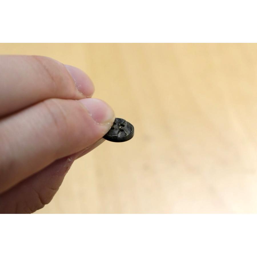 肉厚 17型黒蝶貝ボタン 11.5mm30個セット 厚み2.5mm 天然貝シャツボタン こだわりボタン シェルボタン |  | 03