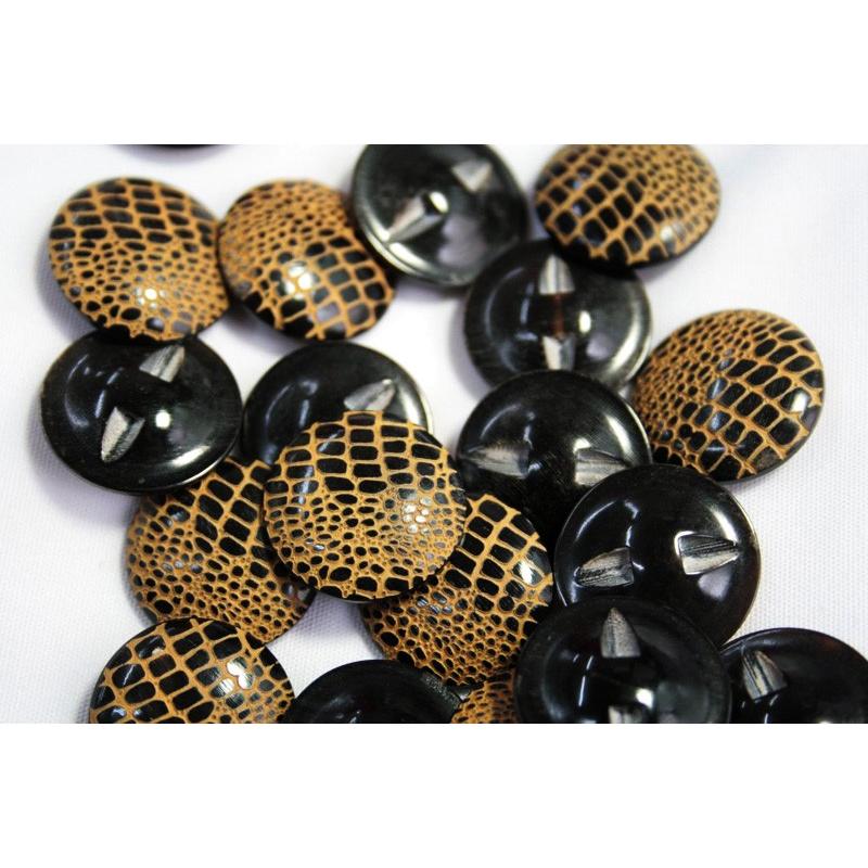 水牛ノルカ COLOR．604 20mm 水牛を削って柄を出した高級ボタン |  | 01