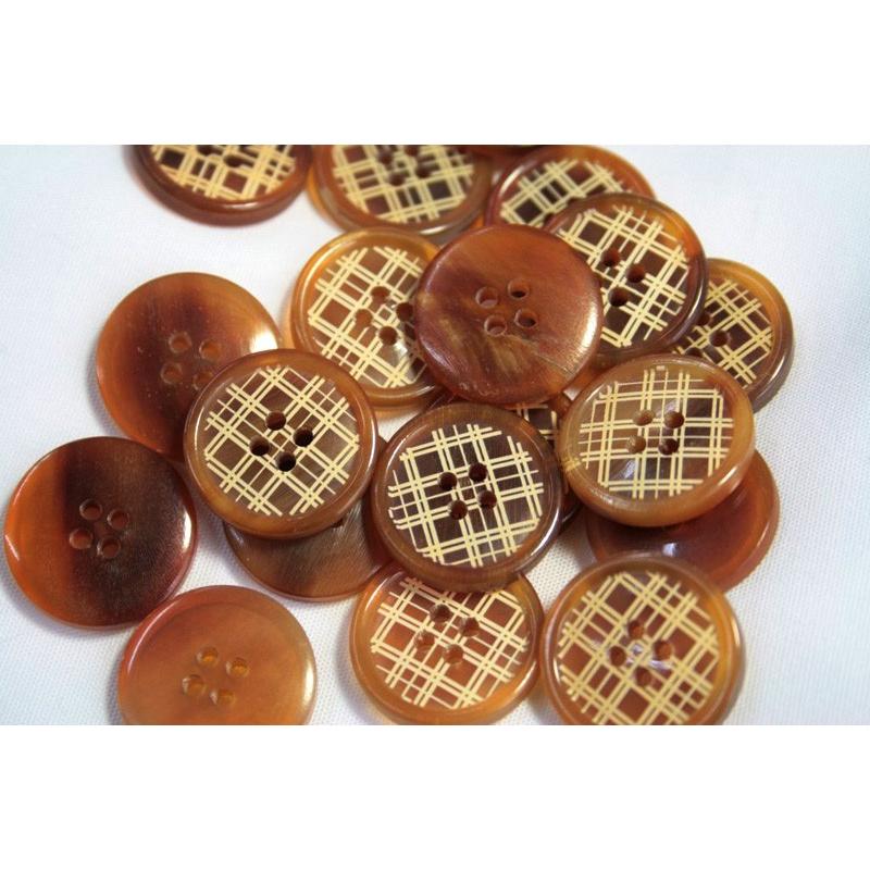 水牛ノルカ COLOR．129L 15mm 水牛を削って柄を出した高級ボタン紳士服スーツジャケットの袖口・袖ボタンに |  | 01