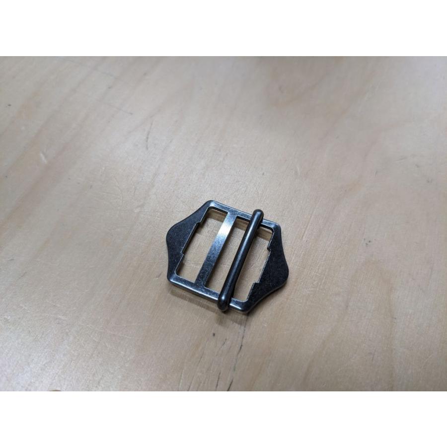 尾錠(546)(ブラック20mm)[1個辺り] 紳士チョッキやベストの後ろに使う金具 チョッキ用尾錠,ベスト用尾錠 | 