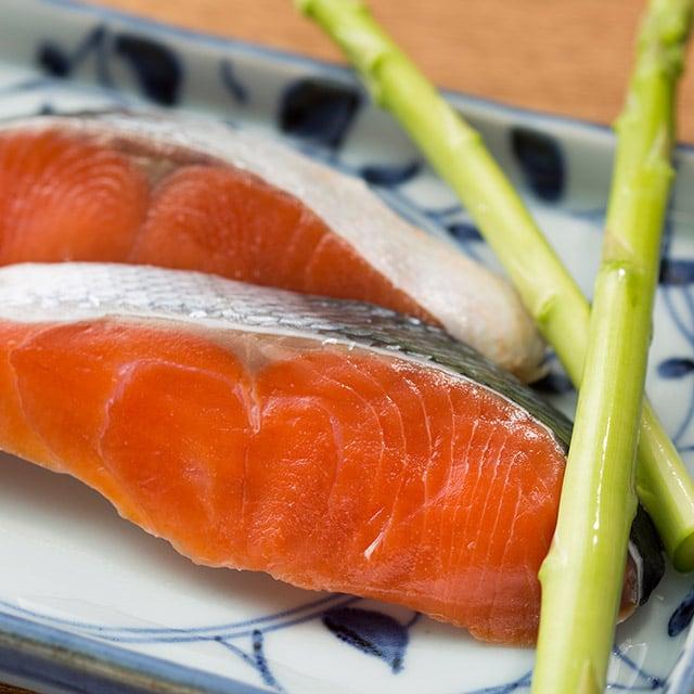 自宅用 鮭仙人セレクト【壱塩】天然紅鮭切り身2切×5セット 人気 お中元 お歳暮 ロシア産紅鮭 紅鮭 脂のり 旨味 ホリ |  | 02