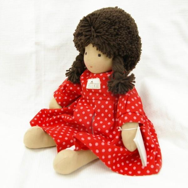ジルケ 抱き人形 女の子 茶髪 35センチ 赤服 : 木のおもちゃ積み木の森