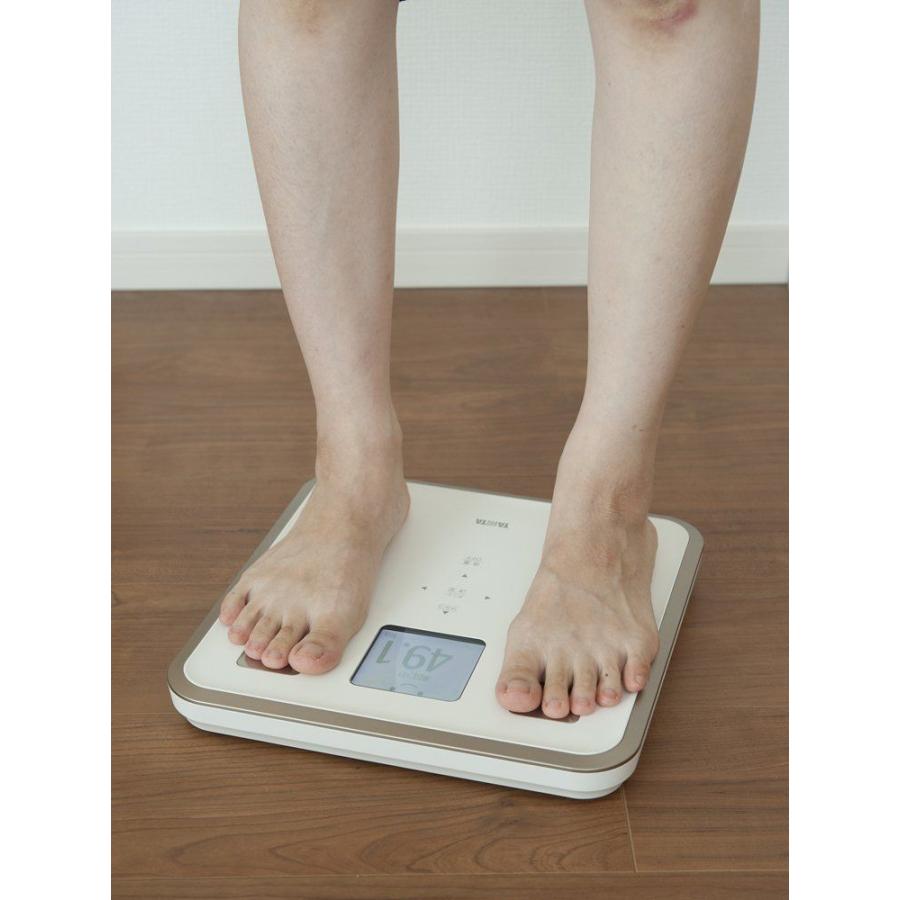 バーゲンで タニタ 体重 体組成計 バックライト 日本製 ホワイト 810 Wh フルドット液晶の表示画面採用 顔イラストや応 Materialworldblog Com