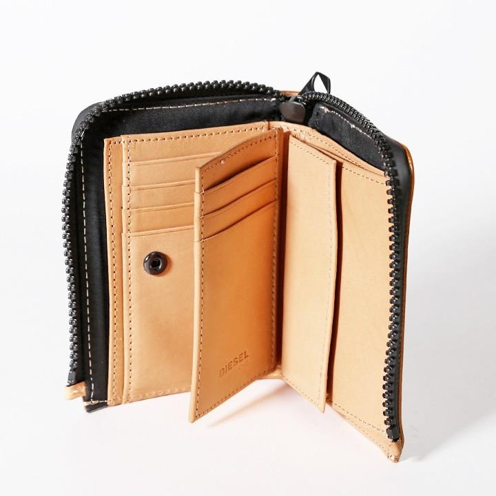 DIESEL ブラックレザー 二つ折り財布 (カワラギ) DIESEL ブラックレザー 二つ折り財布 - メルカリ