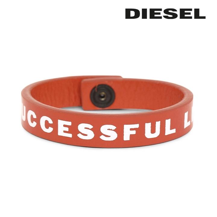 DIESEL 編み込みレザーブレスレット 赤　ユニセックス DIESEL 編み込みレザーブレスレット 赤 ユニセックス DIESEL
